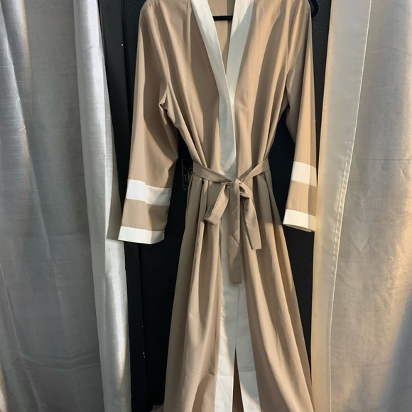 Beige Abaya With Scarf & Belt - Picture 2 of 5